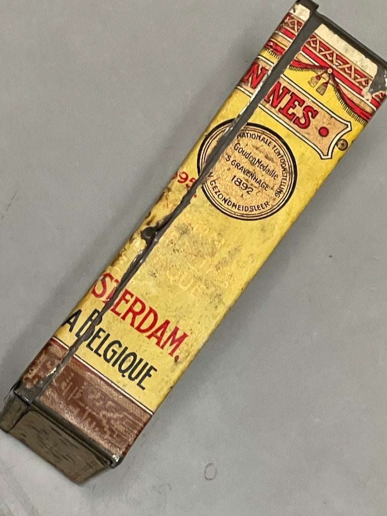 Blikken verpakking van Egyptische Dubec sigaretten , Verzamelen, Ophalen of Verzenden, Gebruikt, Tabaksdoos of Verpakking