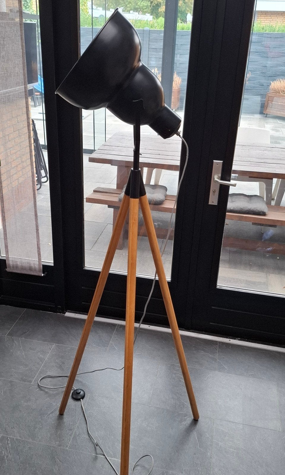 Zwart vloerlamp met houten statief, Ophalen, Gebruikt, Industrieel, Modern, E27 (groot)