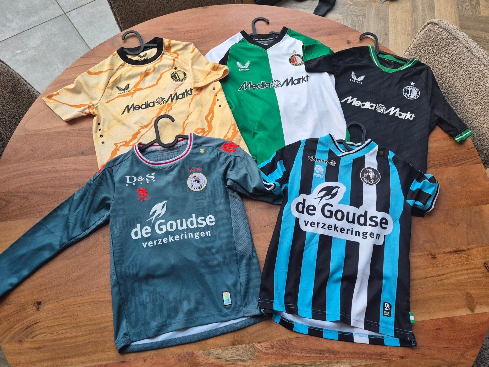 voetbalsetje kind verschillende maten., Maat XS of kleiner, Ophalen of Verzenden, Gebruikt, Set