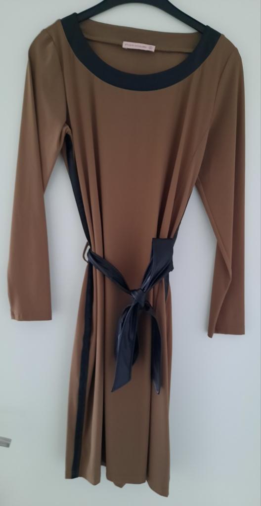 Studio Anneloes jurk S - Bruin/beige met zwarte accenten, Kleding | Dames, Jurken, Studio Anneloes, Bruin, Ophalen of Verzenden