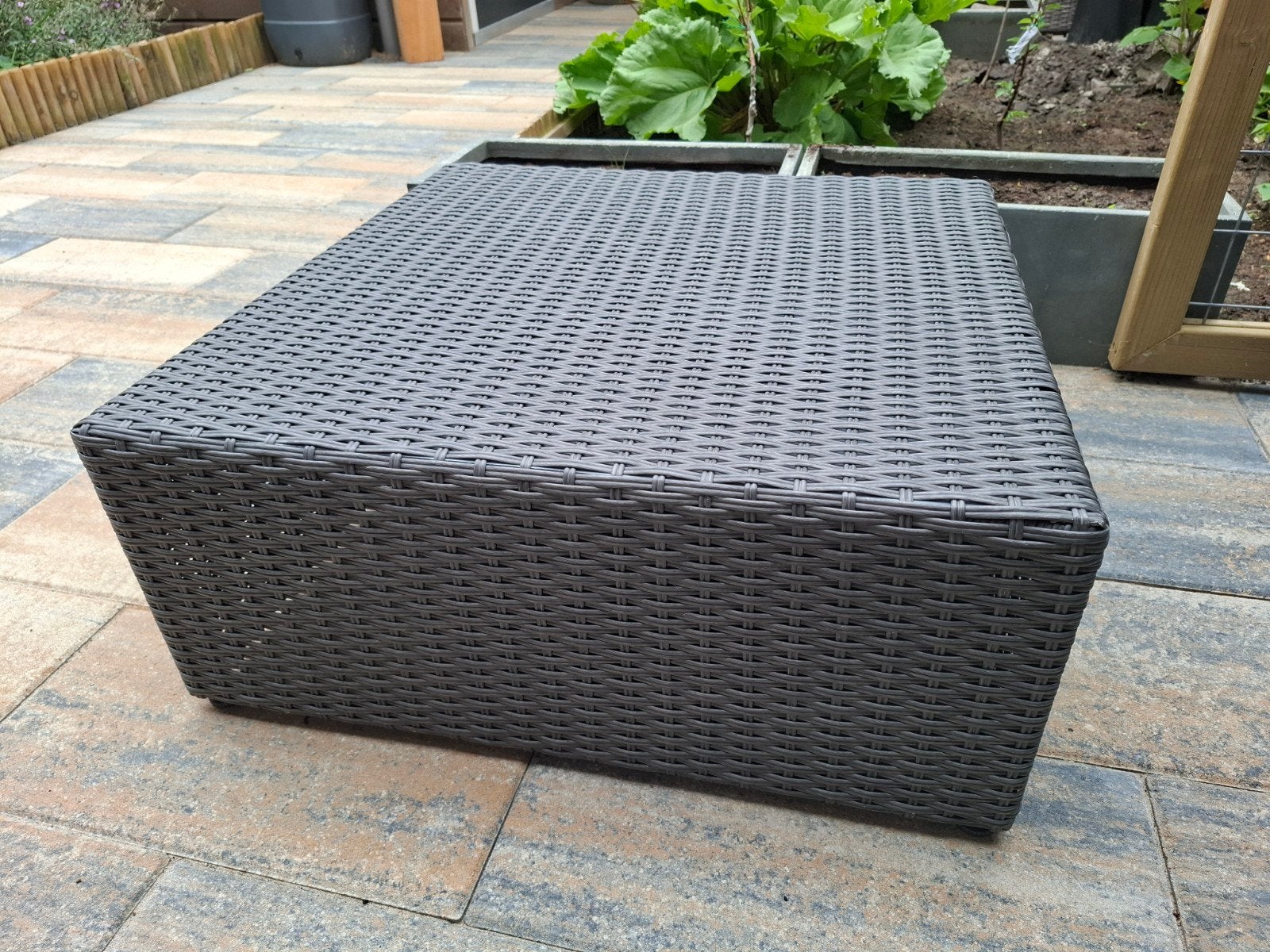 Wicker bijzettafel/voetenbank - 72x72x31 cm, Ophalen, Zo goed als nieuw, Vierkant, Kunststof