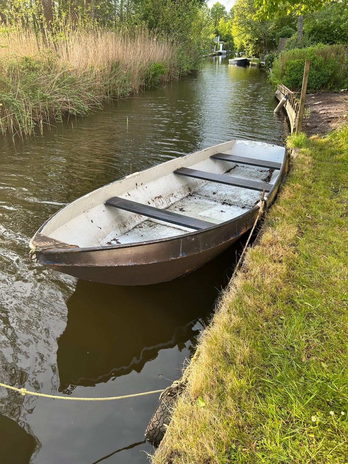 Stalen roeiboot met roeiriemen, accu en motor, Ophalen, Gebruikt, Elektrisch, Overige typen