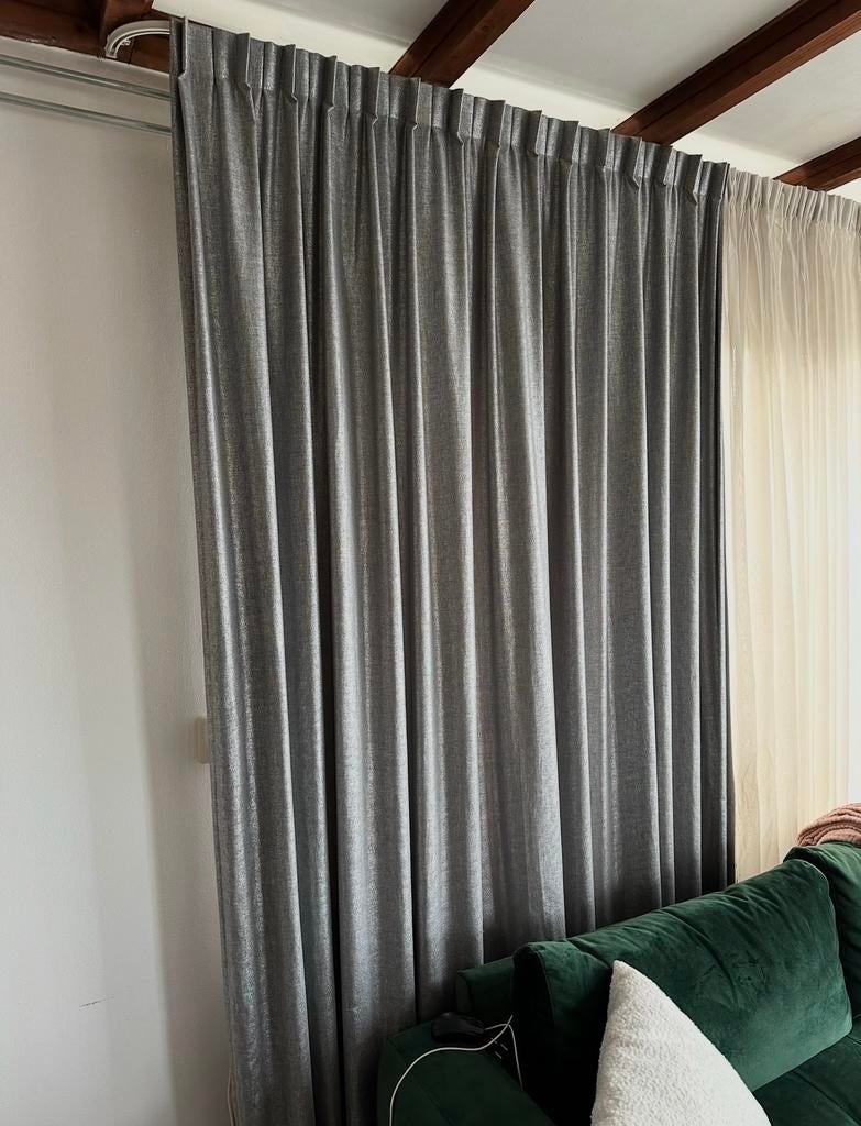 4x Zilverkleurige Gevoerde Gordijnen, Huis en Inrichting, Stoffering | Gordijnen en Lamellen, Ophalen, Gebruikt, Grijs, 200 cm of meer