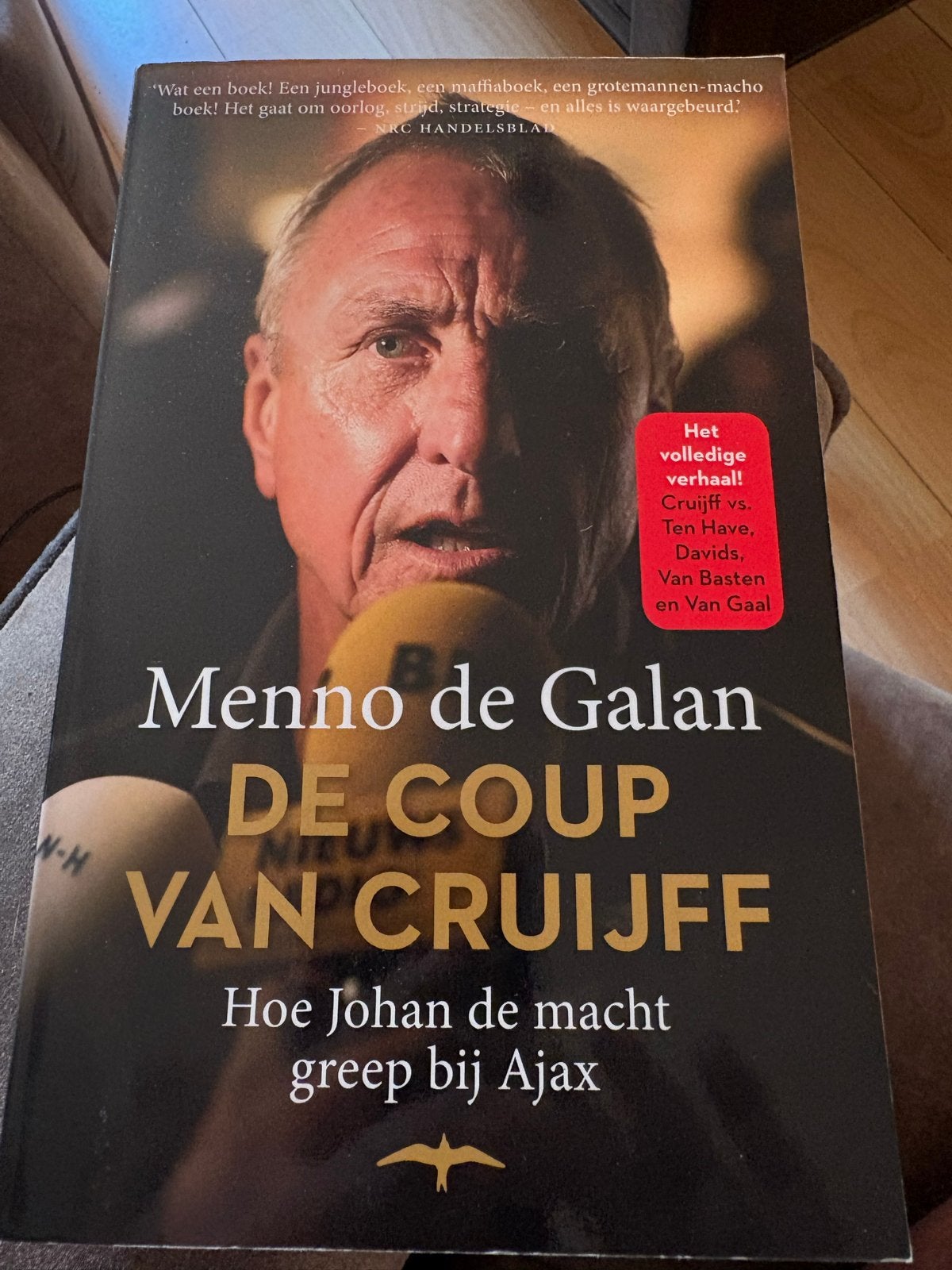 De Coup van Cruijff - Menno de Galan (Boek), Ophalen of Verzenden, Zo goed als nieuw, Nederland