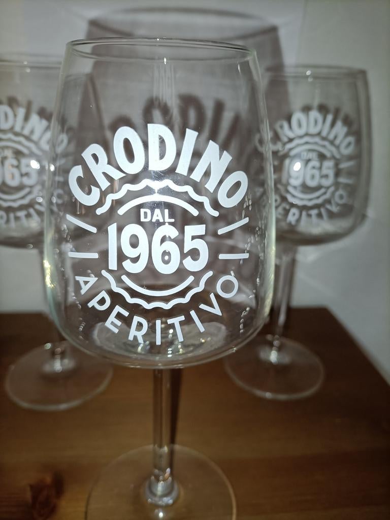 3 CRODINO glazen op voet, Ophalen of Verzenden, Zo goed als nieuw
