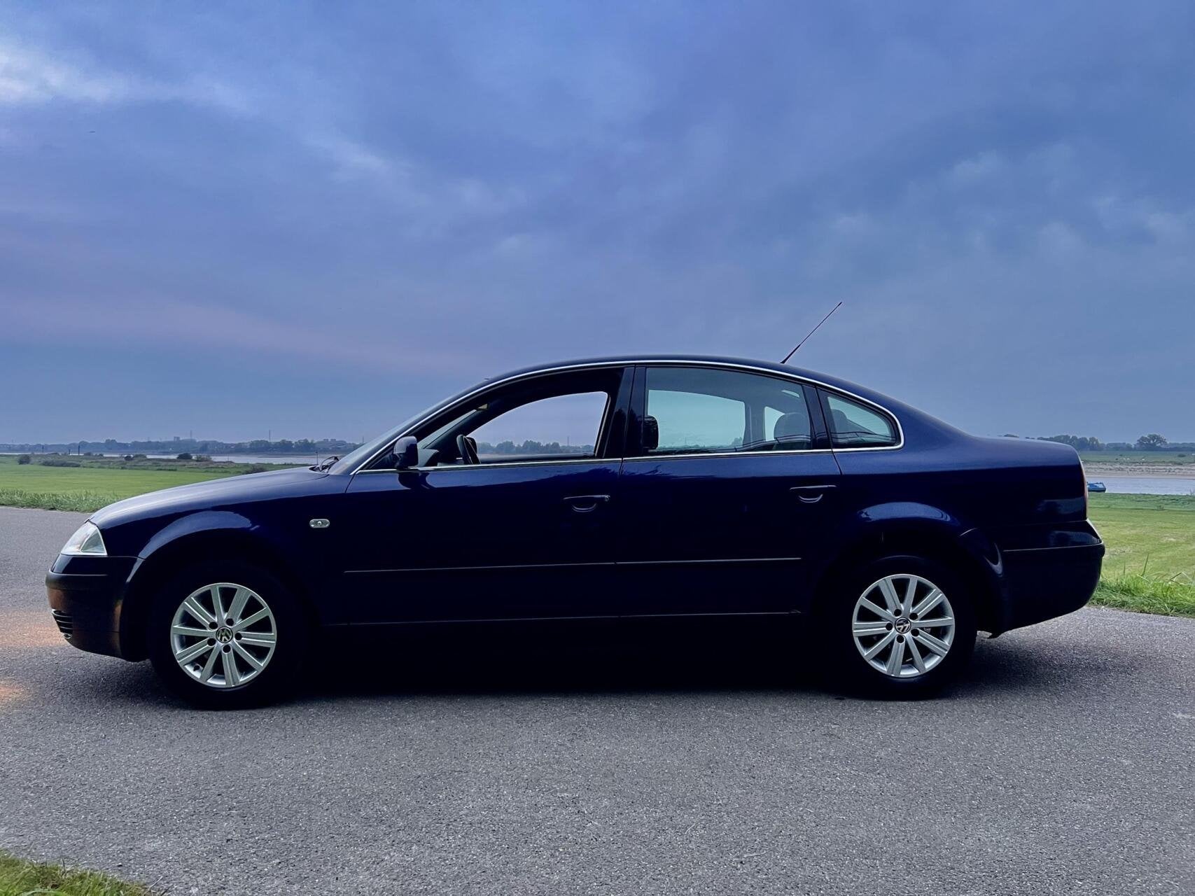 Volkswagen Passat 2.0 *YOUNGTIMER* Cruise, Clima, Bluetooth, foto 2