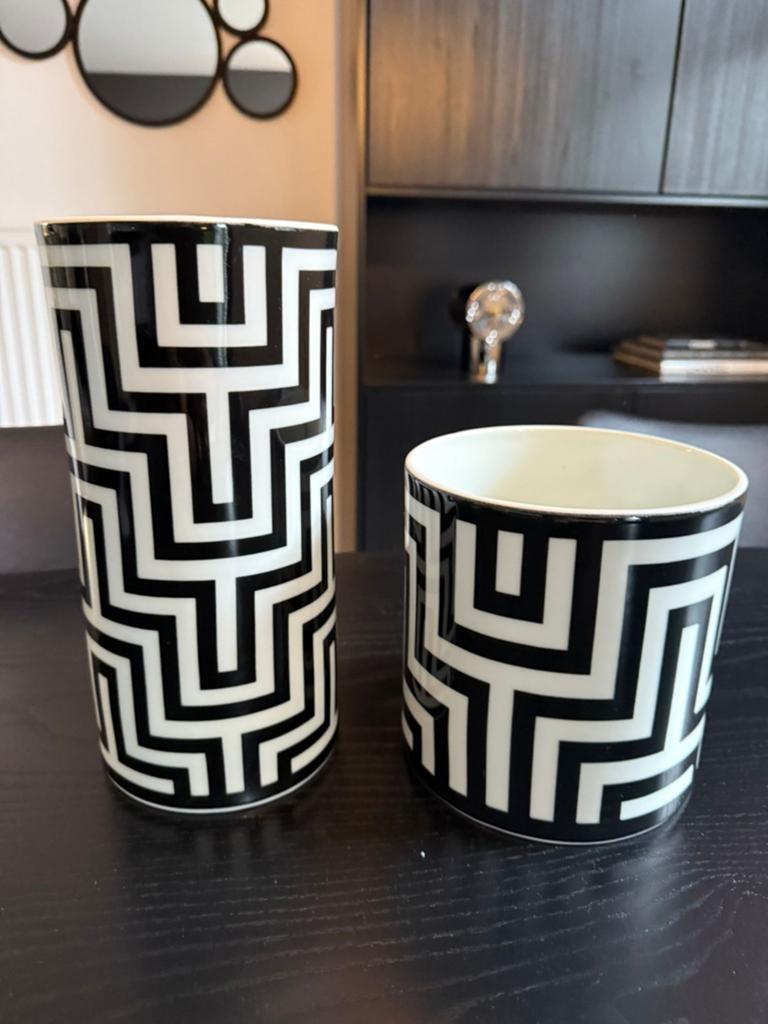 H&M home, vaas/pot, zwart, wit!, Huis en Inrichting, Woonaccessoires | Vazen, Overige kleuren, Aardewerk of Porselein, Ophalen of Verzenden