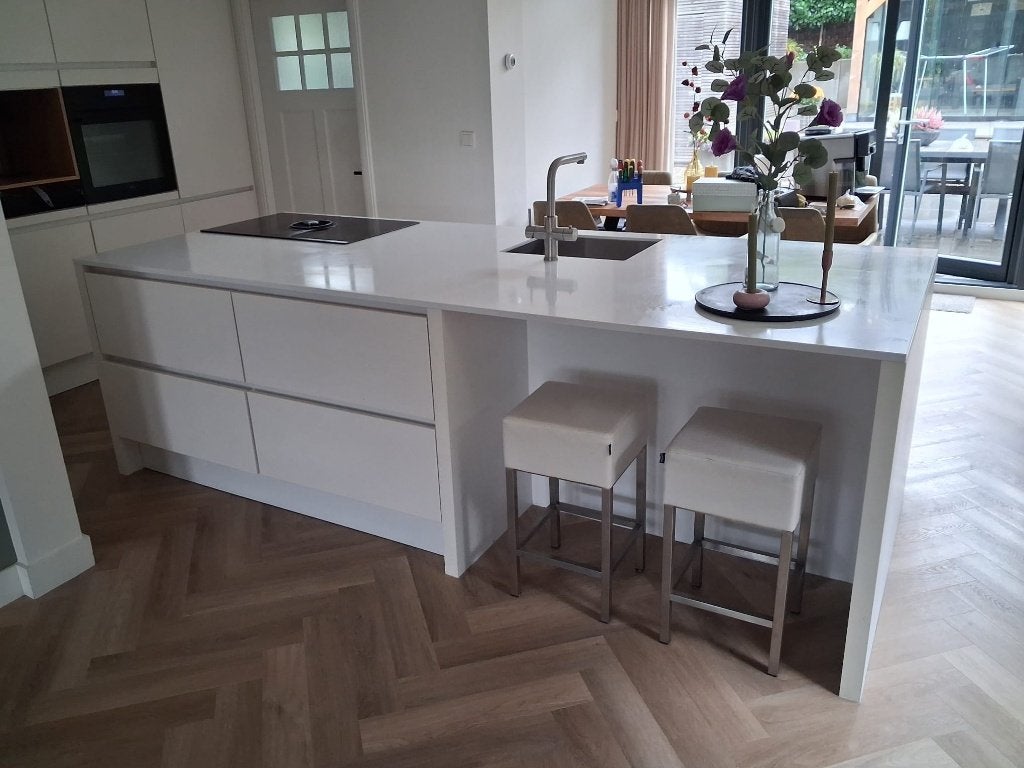 LUXE MODERNE MAT EILANDKEUKEN+ AEG APPARATUUR  GEDEMONTEERD, Wit, Overige typen, Ophalen of Verzenden, Zo goed als nieuw