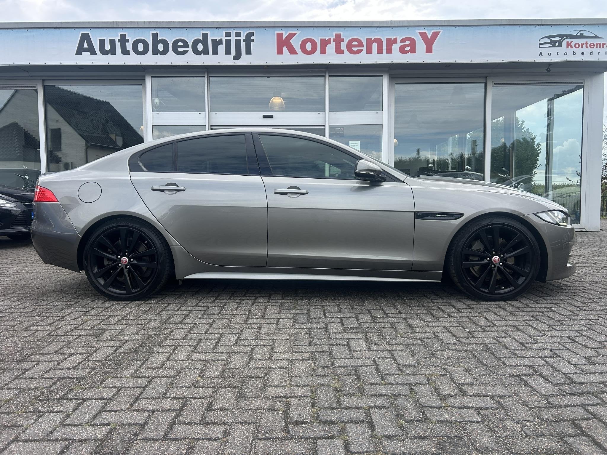 Jaguar XE 2.0 Portfolio R Sport Black Pack/Bomvol opties/Spe, Auto's, Automaat, Dealer onderhouden, Euro 6, 4 cilinders