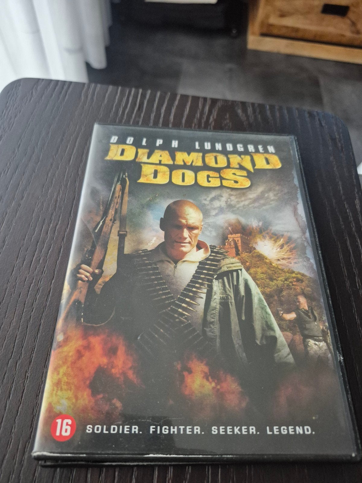 Diamond Dogs DVD - Dolph Lundgren Actiethriller, Cd's en Dvd's, Dvd's | Actie, Vanaf 16 jaar, Nederlands, Actiethriller, Ophalen of Verzenden