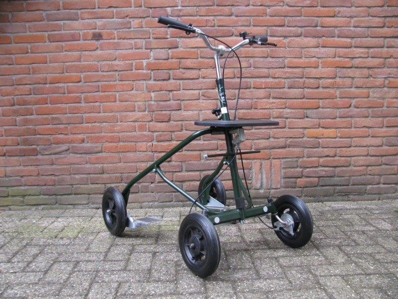 Zeer solide rollator en step 2 in 1 op 4 wielen, Ophalen, Opvouwbaar, Zo goed als nieuw