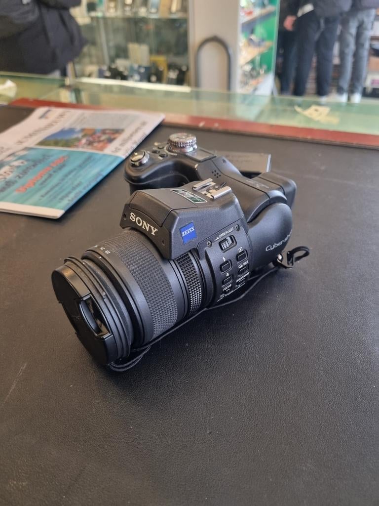 Sony Cyber-shot DSC-F828 Digitale Camera - 8.0 MP, 7x Zoom, Ophalen, Gebruikt, Compact, 4 t/m 7 keer