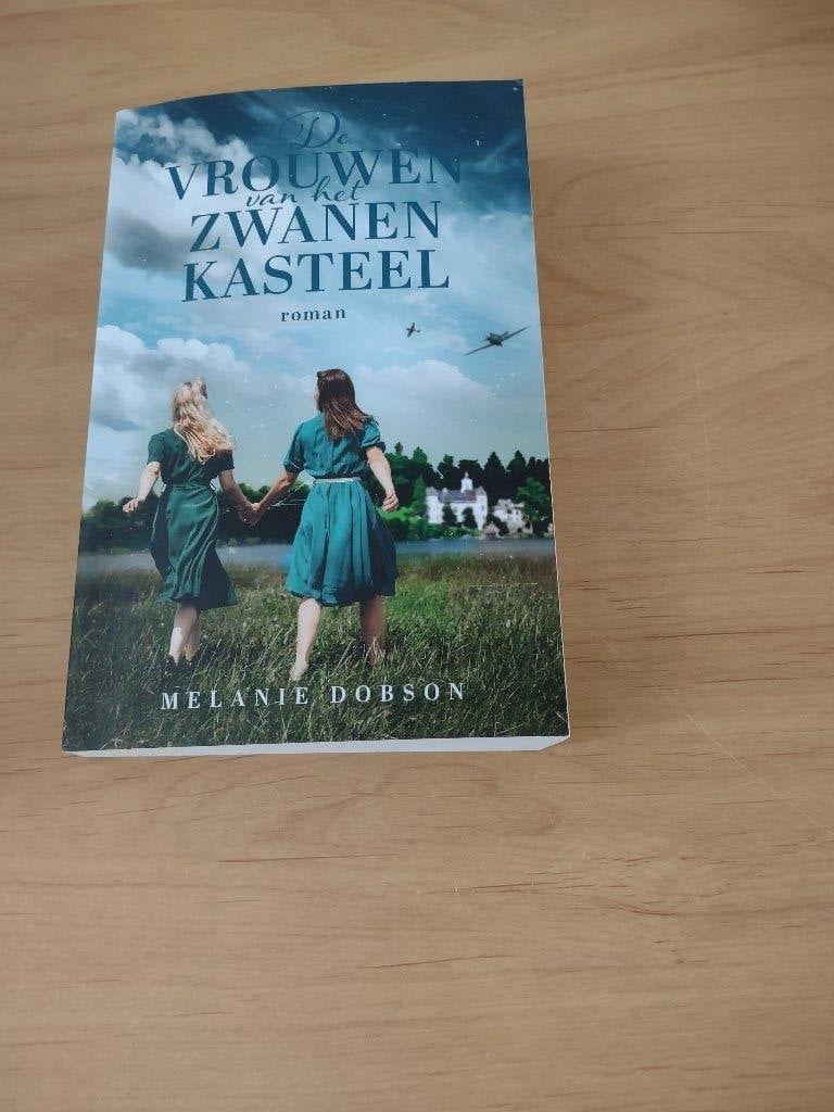 De vrouwen van het zwanenkasteel- Melanie Dobson, Ophalen of Verzenden, Gelezen