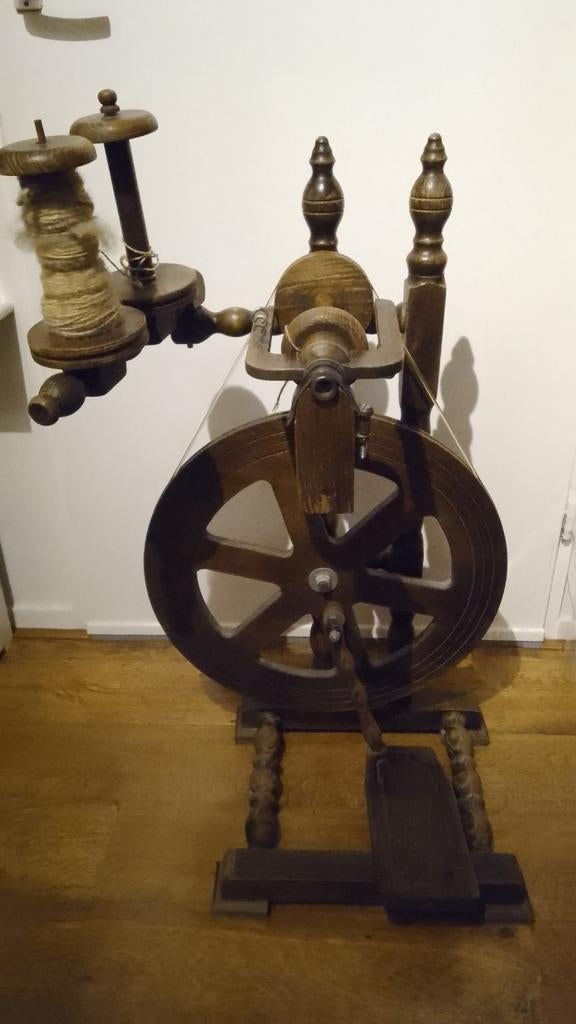spinnewiel, Nieuw bandje, extra spoelen, wiel loopt soepel, Hobby en Vrije tijd, Spinnewielen en Spinnen, Ophalen, Gebruikt, Spinnewiel