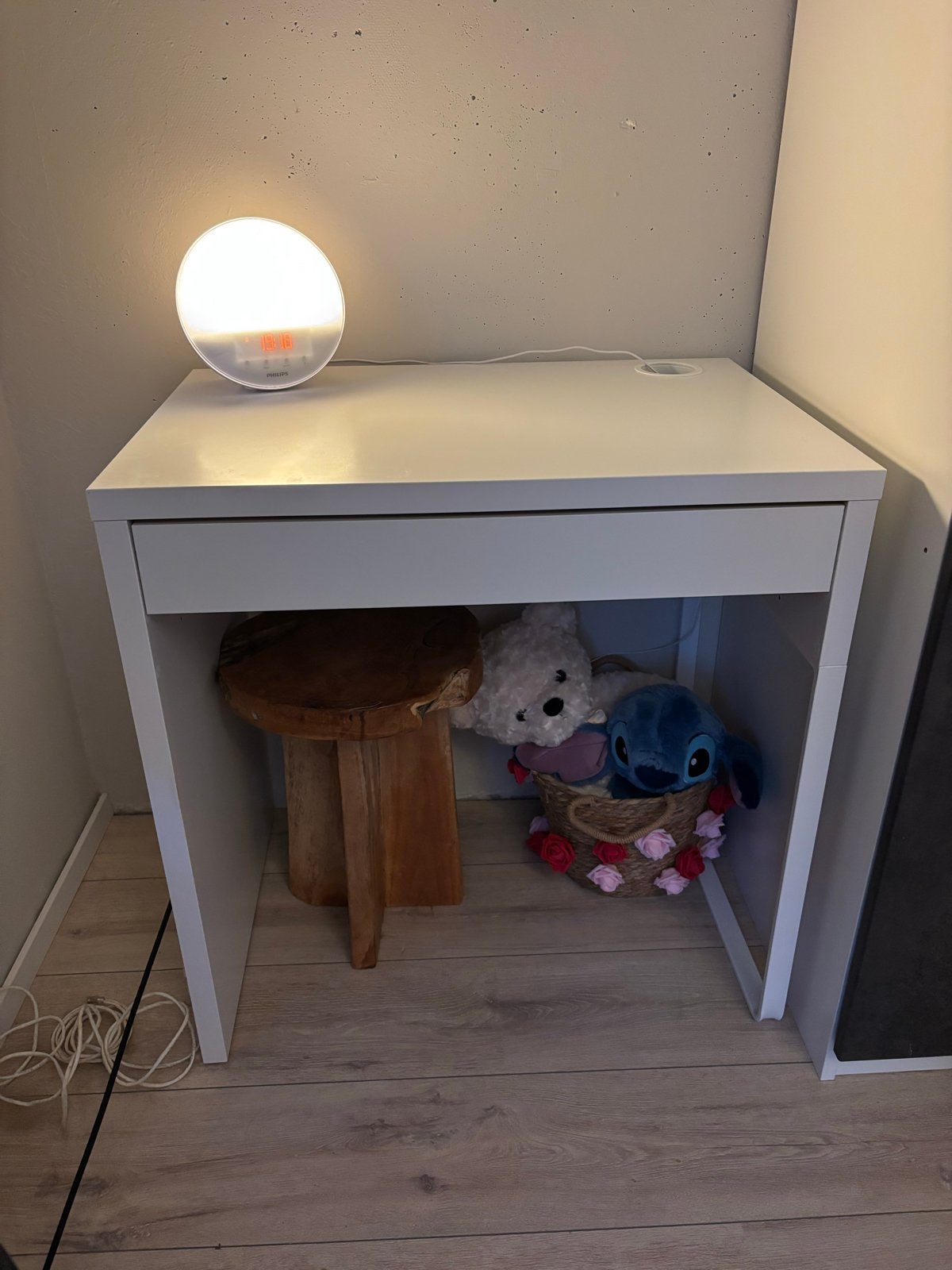 IKEA Micke bureau wit, Ophalen, Met lades, Spaanplaat of MDF, Zo goed als nieuw
