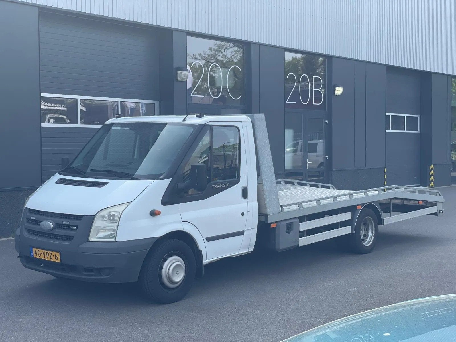 Ford TRANSIT 350L CCLB 100 4.78 2.4 TDCI, Auto's, Ford, Gebruikt, Zwart, 4 cilinders, Origineel Nederlands