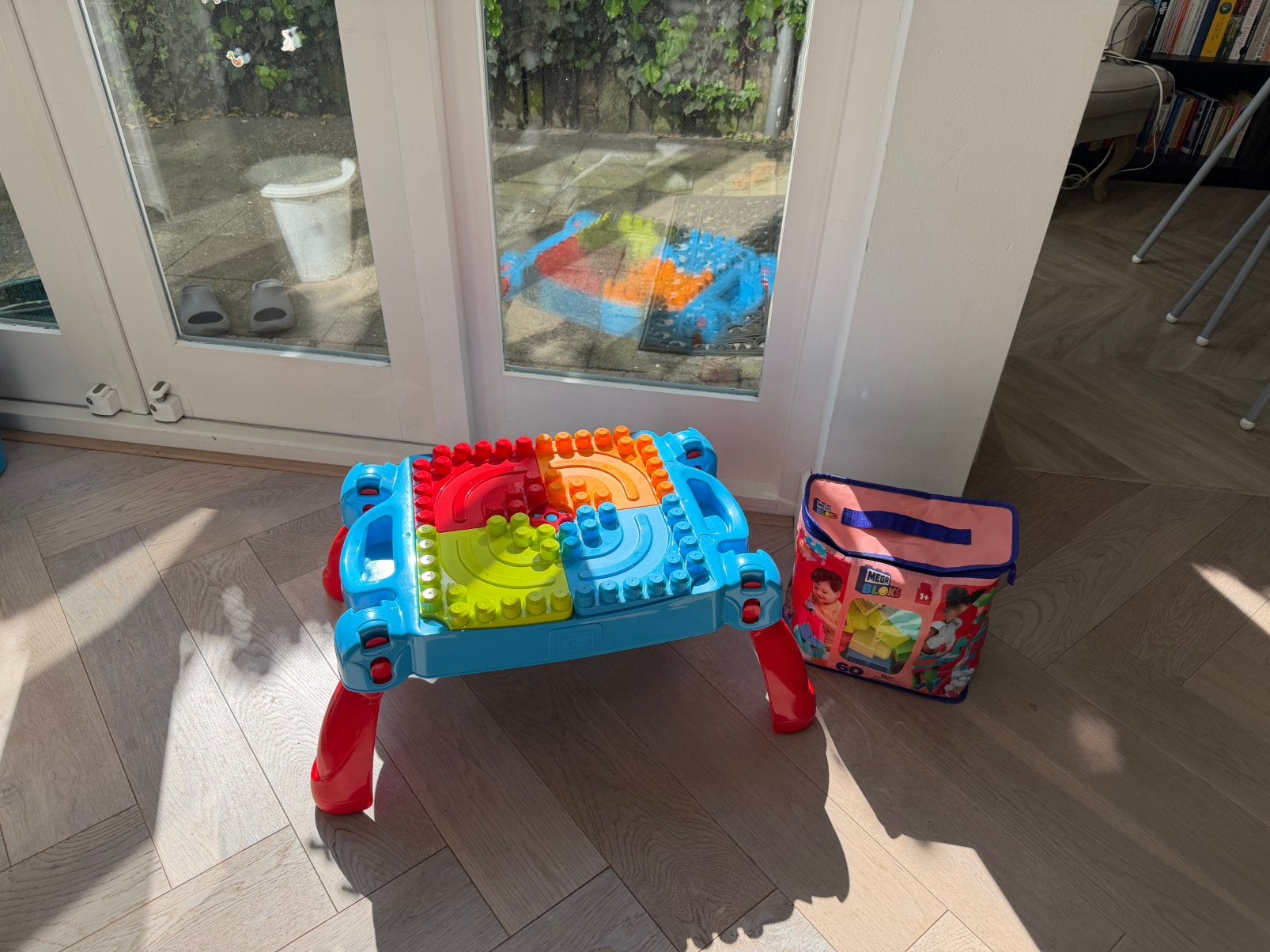 Megabloks bouwtafel met megabloks blokken, Ophalen, Zo goed als nieuw