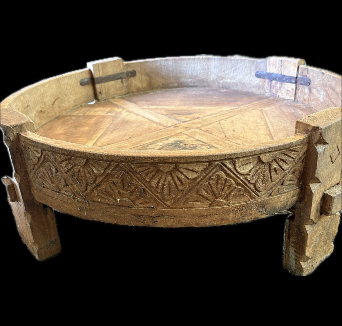 Ronde Chakki tafel, Ophalen