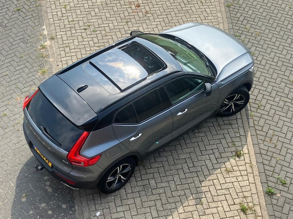 Volvo XC40 T4 R-Design 190PK AUT |PANO |ACC |HARMAN KARDON, Auto's, Dealer onderhouden, 1800 kg, 1969 cc, Vierwielaandrijving