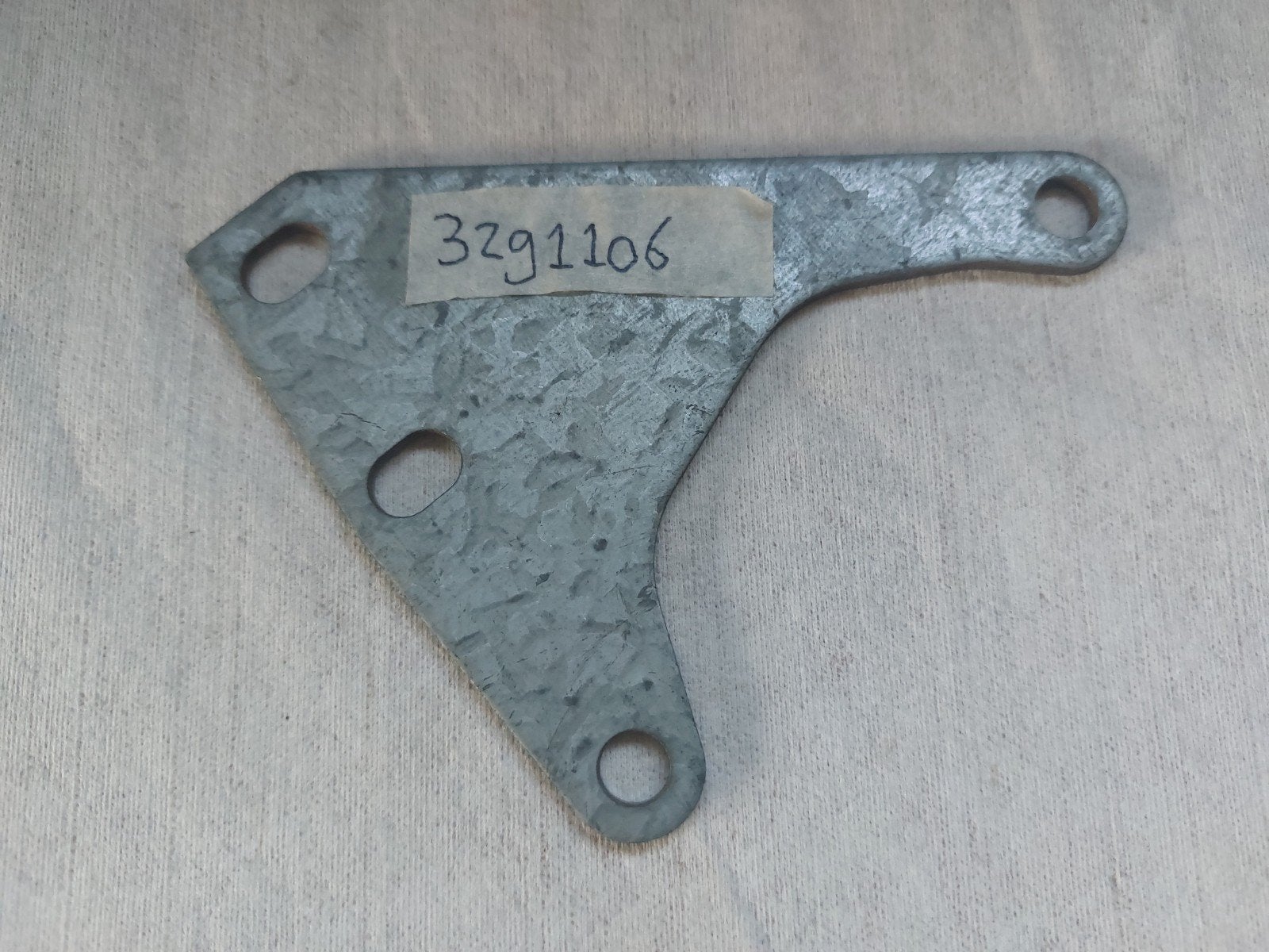 Nieuwe uitlaat beugel Volvo 66 Onderdeelnr.: 3291106, Auto-onderdelen, Ophalen of Verzenden, Nieuw, Volvo