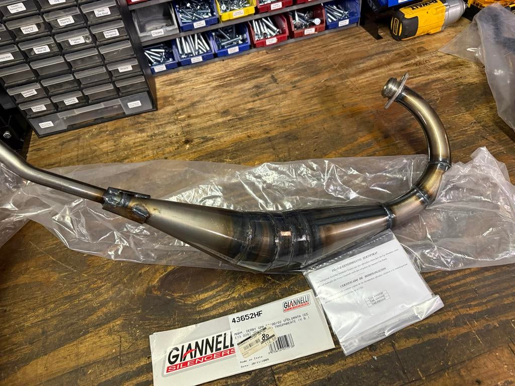 Nieuwe Giannelli uitlaat voor Derbi GPR 00-02 - Aanbieding!, Fietsen en Brommers, Brommeronderdelen | Algemeen, Derbi, Derbi, Nieuw