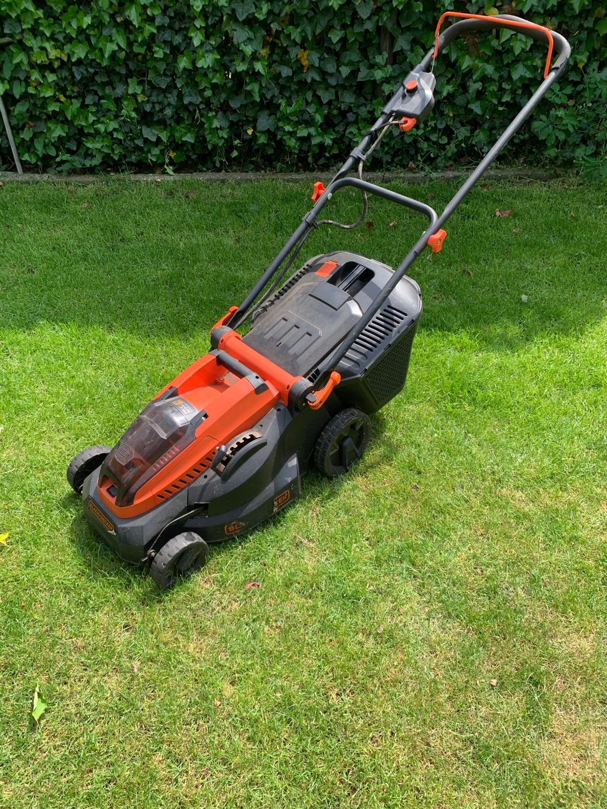 Black and decker accu grasmaaier, Tuin en Terras, Grasmaaiers, Ophalen of Verzenden, Zo goed als nieuw