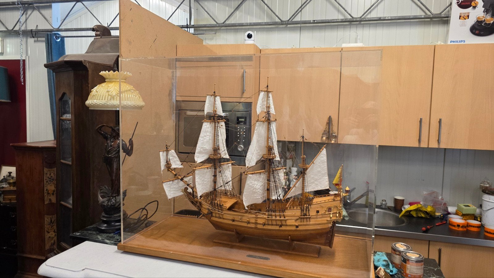 groot Antiek modelschip In plexi glazen kast