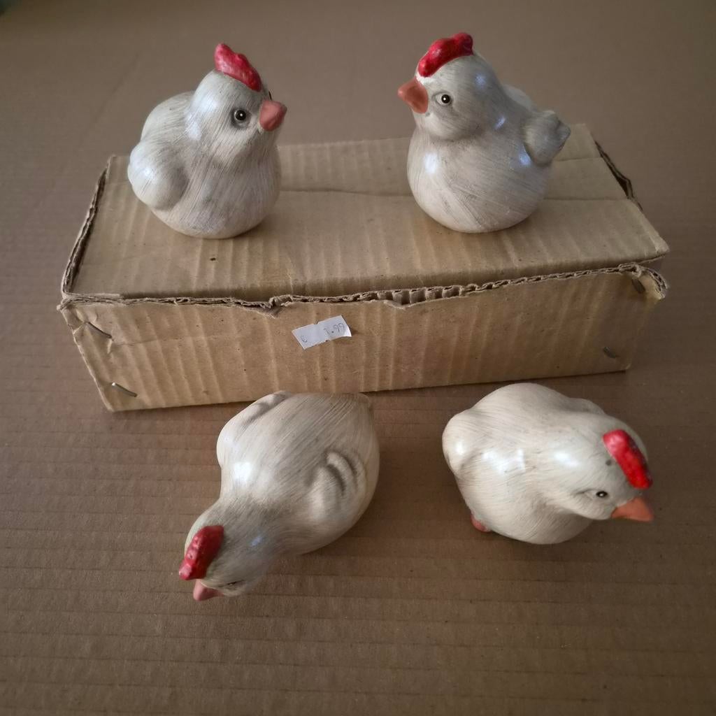4 stuks schattige kippen beeldjes, Ophalen of Verzenden, Nieuw, Boerderijdier, Beeldje of Figuurtje