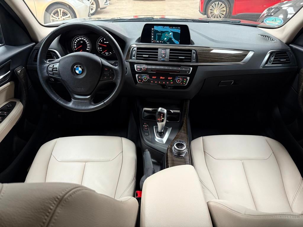 BMW 1-serie 118i Executive|AUTOMAAT/CRUISE/NAVI/LED/LEDER/PD, Auto's, Gebruikt, 1295 kg, Zwart, Leder