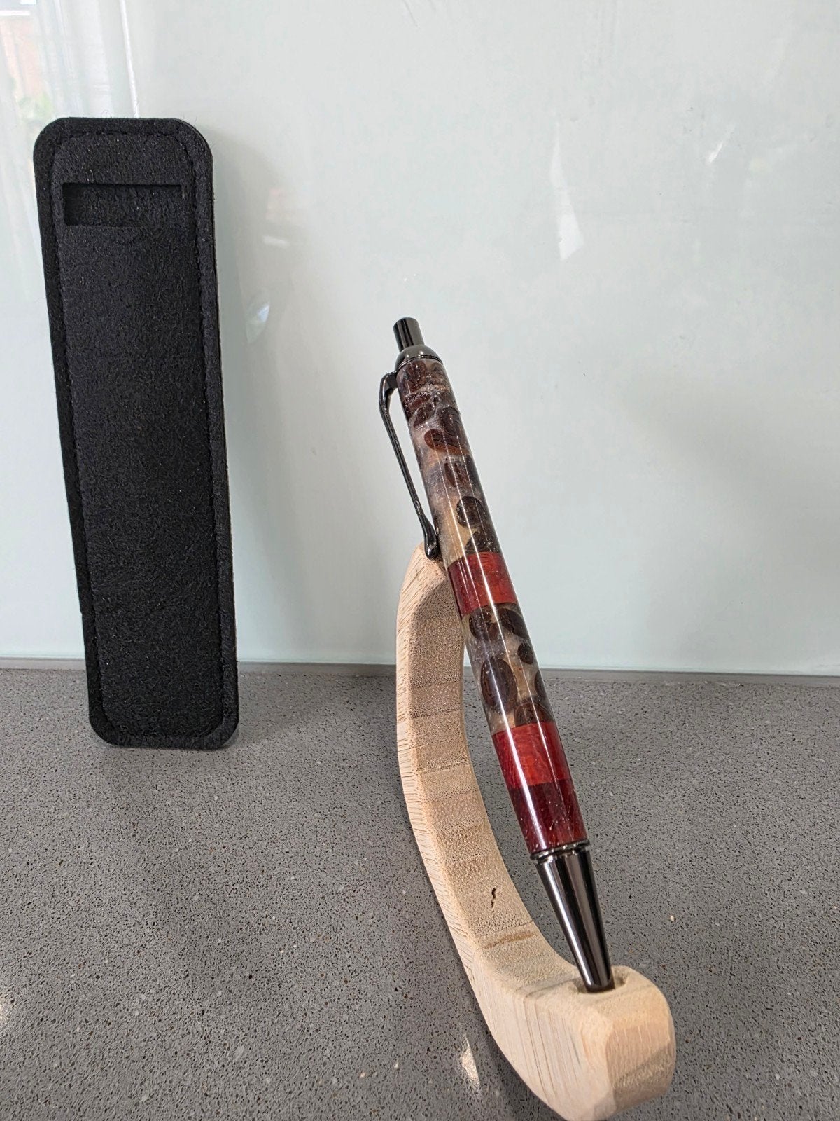 Luxe Handgemaakte Pen | Koffiebonen, Padoek Hout & Epoxy, Overige merken, Balpen, Nieuw, Met doosje