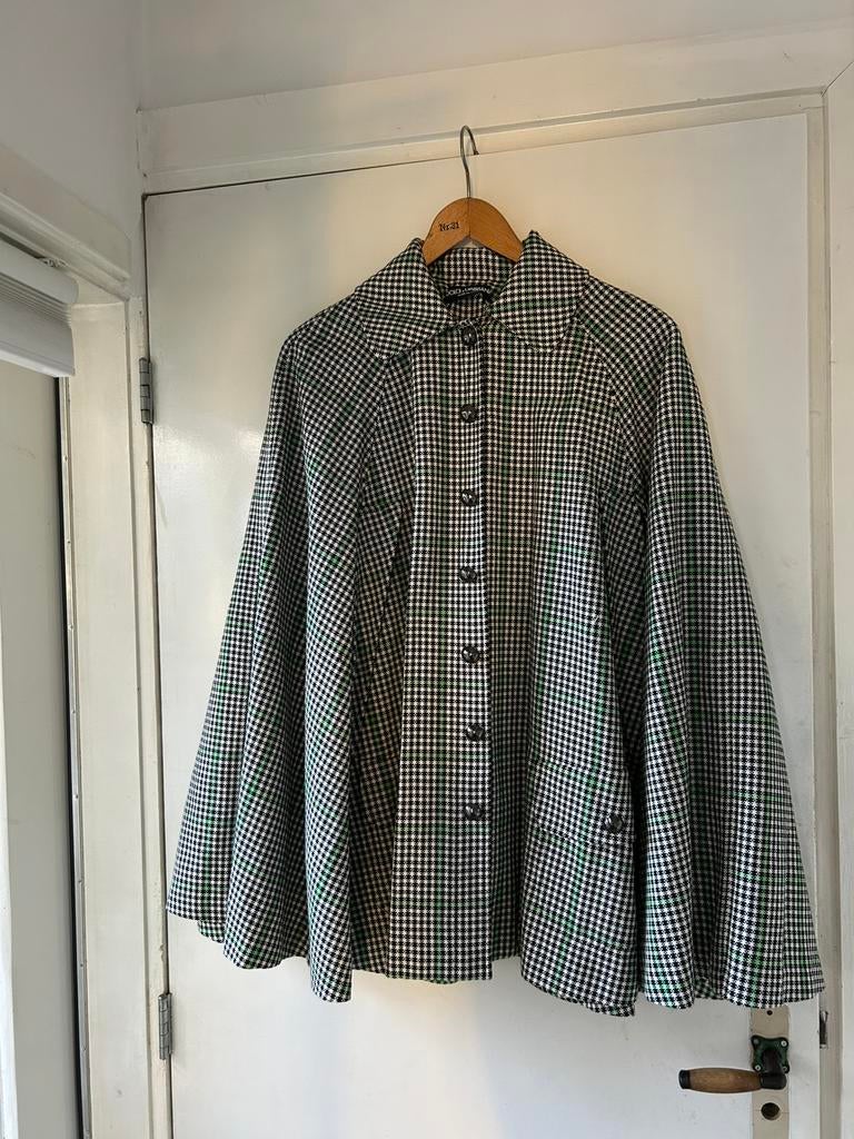 Dolce & Gabbana Cape mt 38 medium, Kleding | Dames, Jasjes, Kostuums en Pakken, Ophalen of Verzenden, Zo goed als nieuw, Maat 38/40 (M)