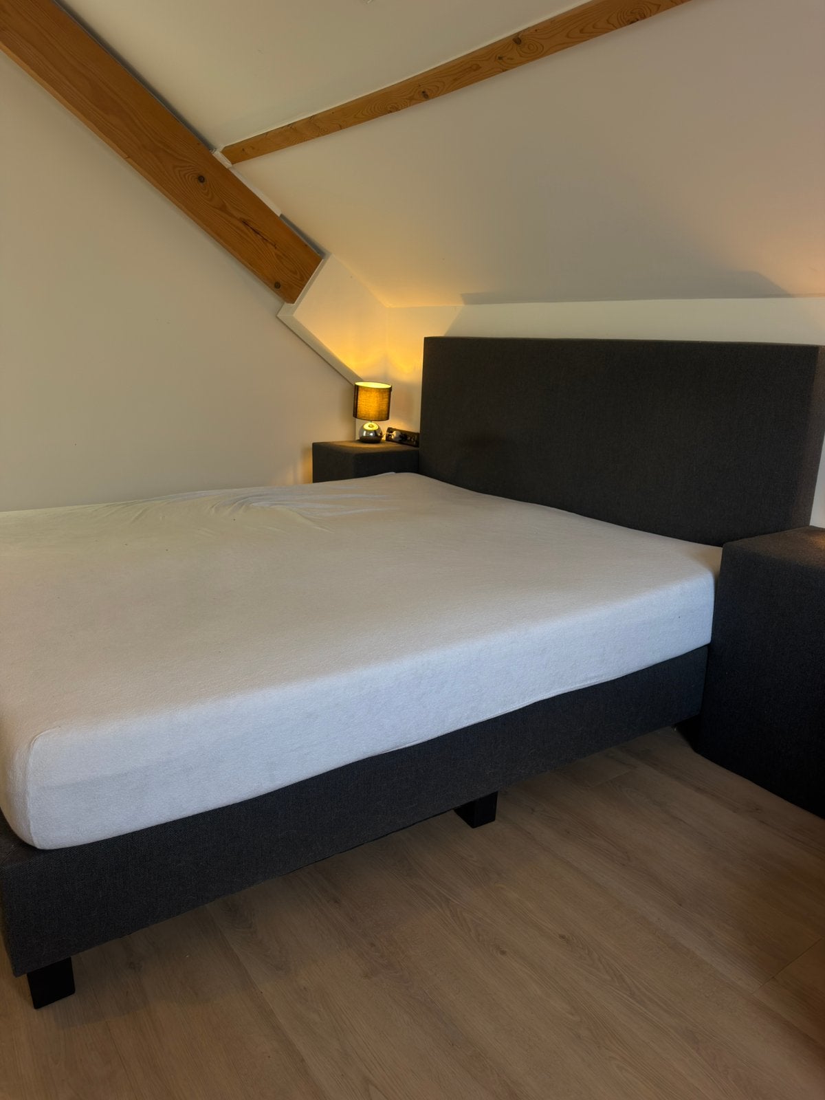 Kingsize bed 180 bij 200, Ophalen, Zo goed als nieuw, Tweepersoons, 180 cm