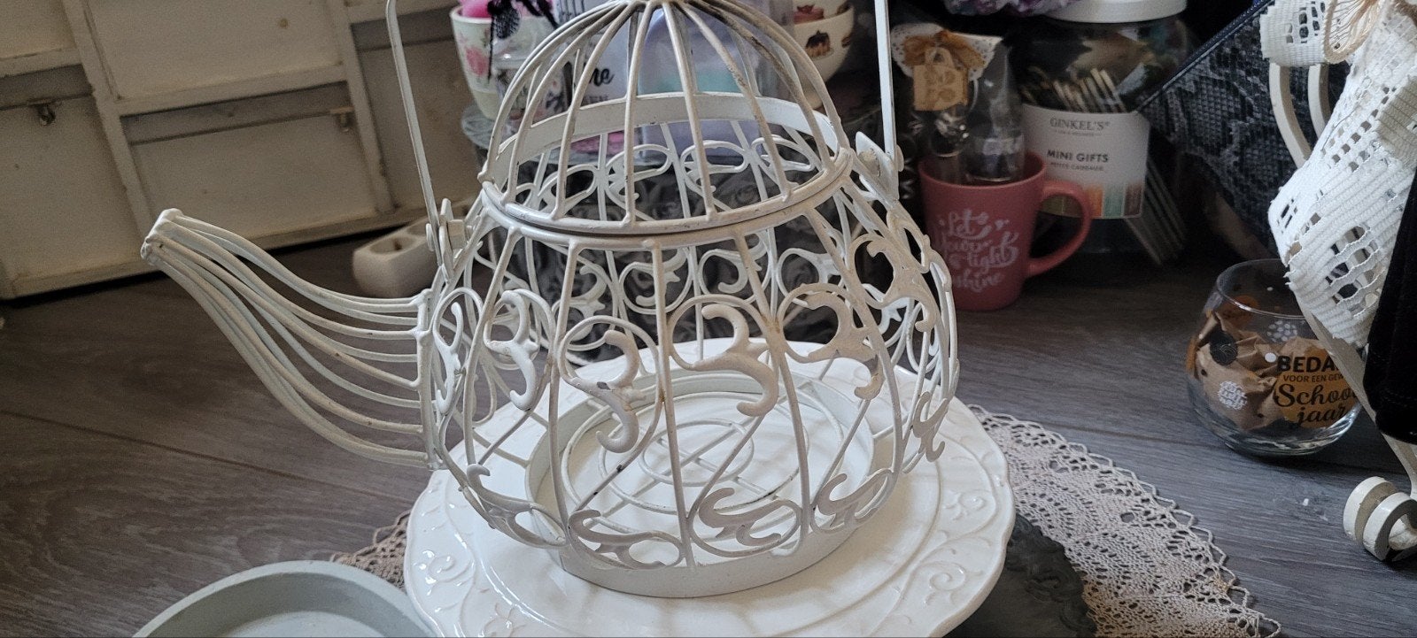 Sfeervolle Brocante theepot  -moooe krullen Wit metaal, Vintage, Ophalen of Verzenden, Zo goed als nieuw, Metaal