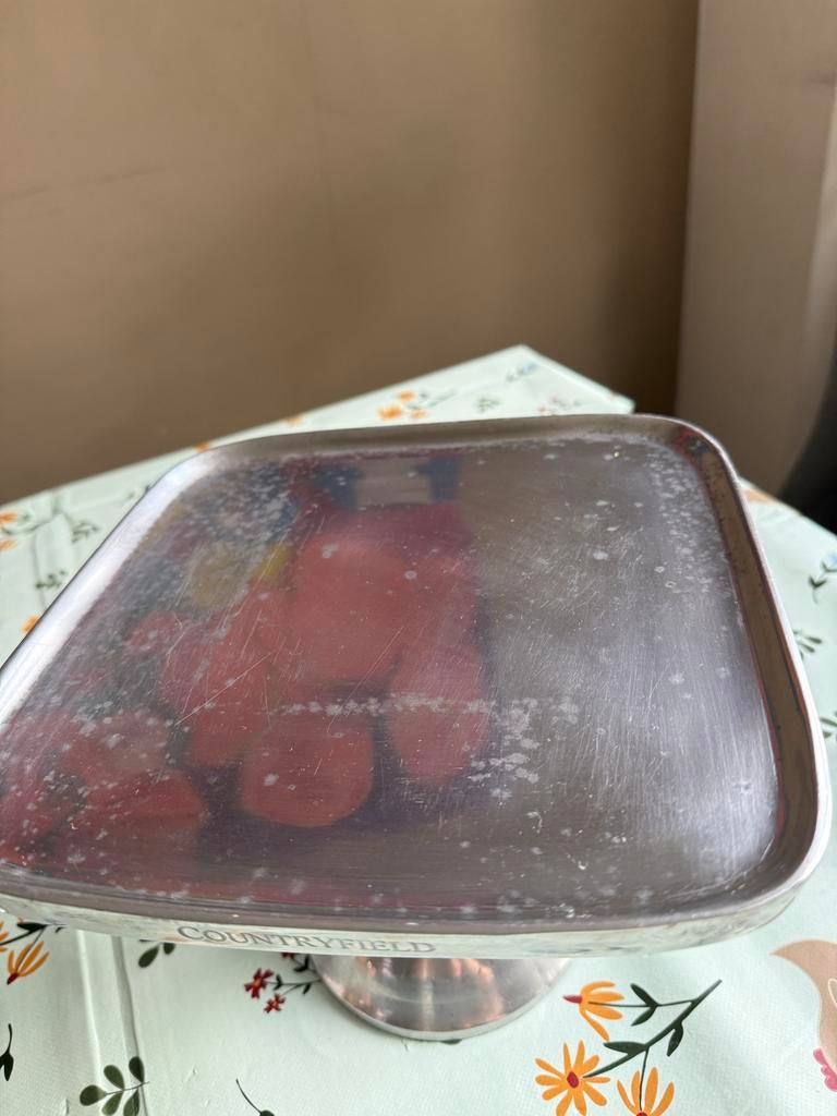 2 zilverkleurige taartplateaus van Countryfield, Overige materialen, Gebruikt, Schaal, Vierkant