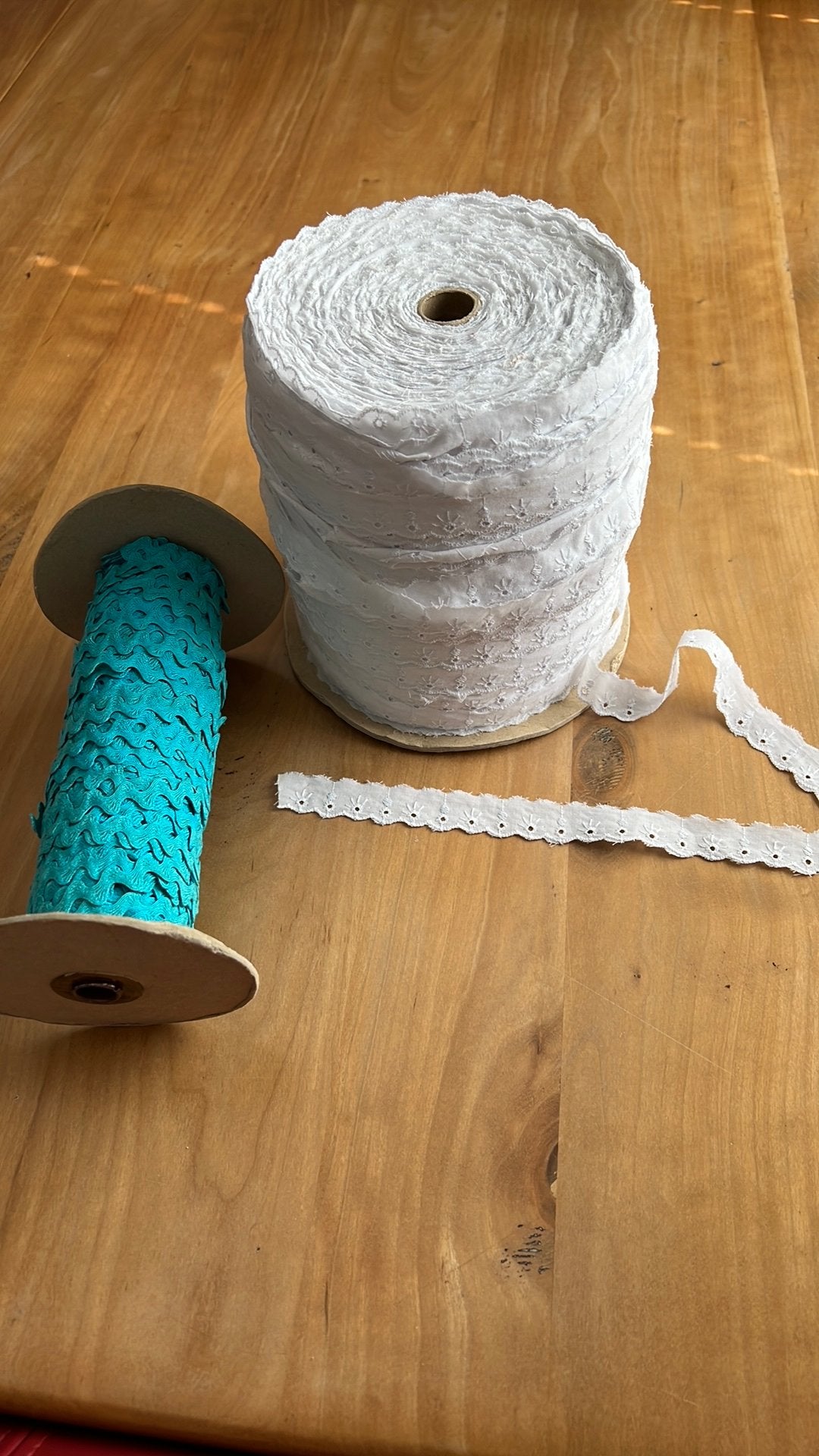 Broderie band, rik rak sierband, Ophalen of Verzenden, Zo goed als nieuw, Lint, Band of Elastiek