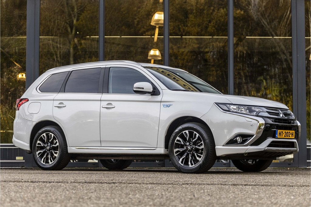 Mitsubishi Outlander 2.0 PHEV Executive Edition (bj 2015), Automaat, 1998 cc, 135 pk, Euro 6