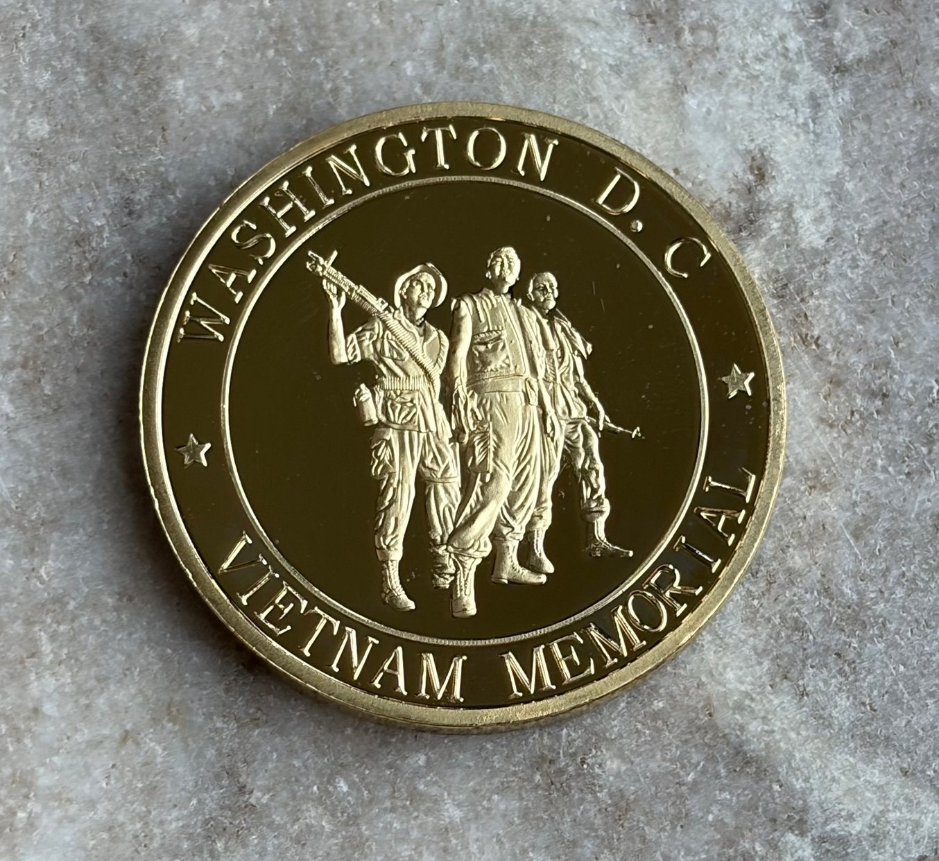 US Marine Corps Vietnam veteran memorial coin, Ophalen of Verzenden, Marine, Amerika, Embleem of Badge