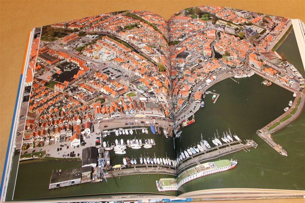 Volendam in Vogelvlucht — Uniek Historisch Fotoboek, Boeken, Geschiedenis | Stad en Regio, Ophalen of Verzenden, Zo goed als nieuw