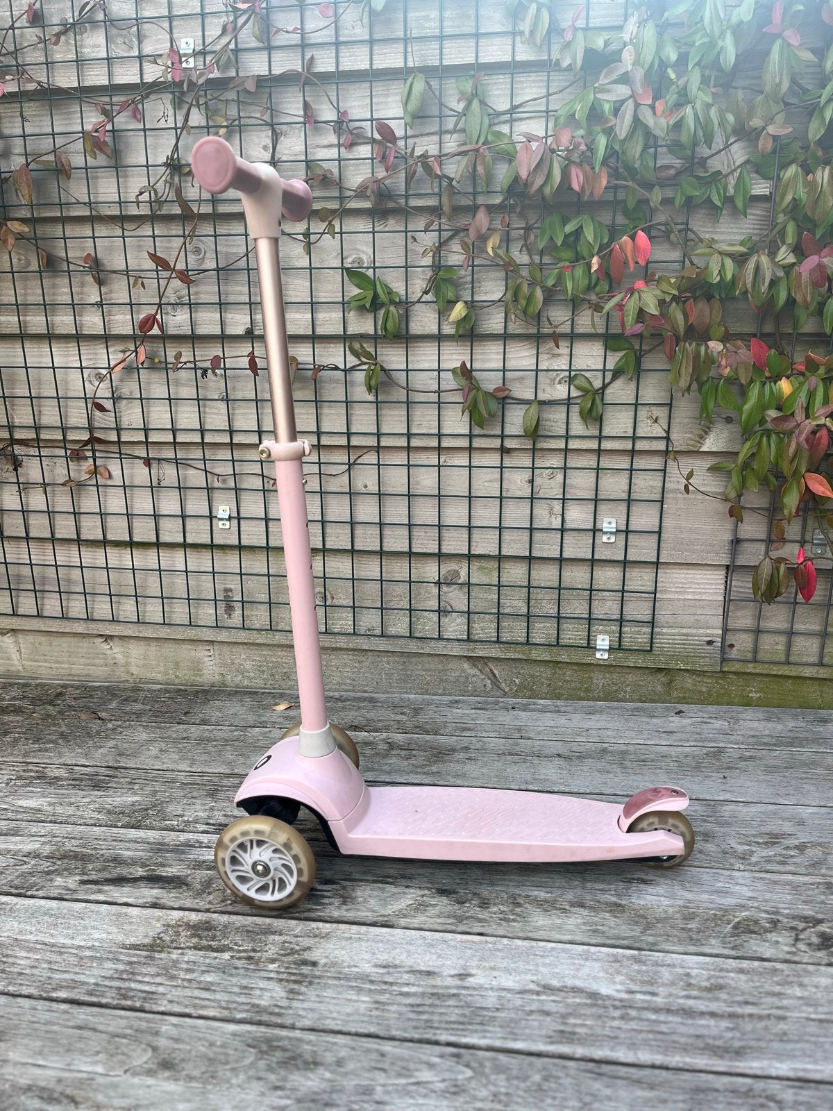 Roze Lionelo driewieler step met lichtgevende wielen, Fietsen en Brommers, Ophalen of Verzenden, Gebruikt, Gewone step