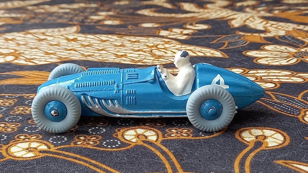 Mooie oude Dinky Toys 230 racewagen uit Engeland 10,2 cm.