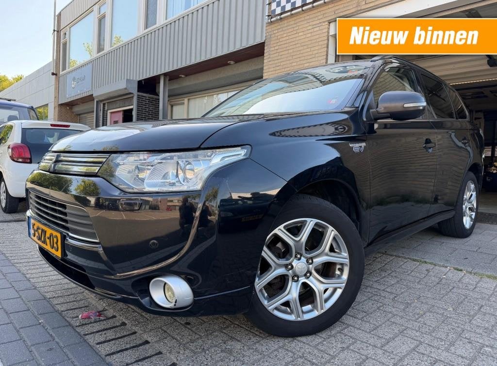 Mitsubishi OUTLANDER 2.0 PHEV Instyle+ ACC ECC LEER DAK BOM, 1998 cc, Euro 6, 4 cilinders, Zwart