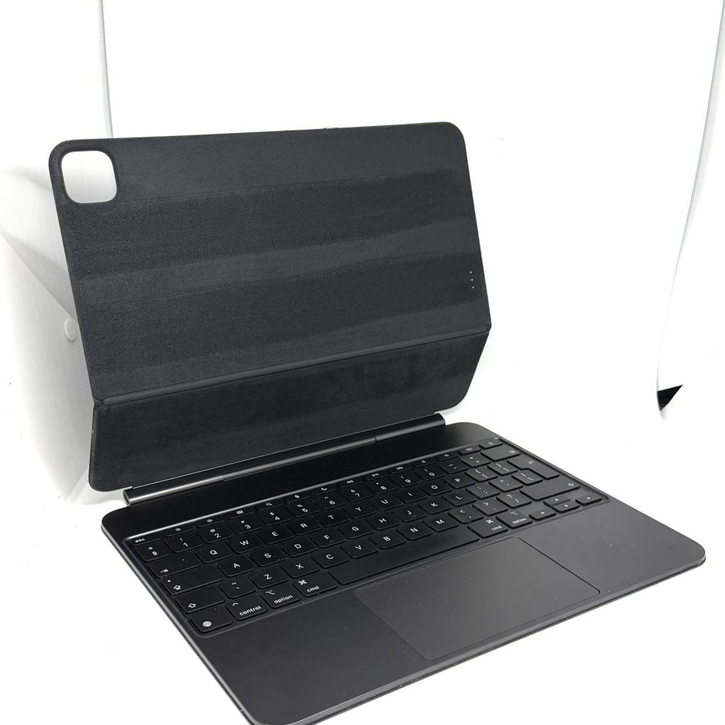 Apple Magic Keyboard voor iPad Pro 13 inch M4, M5 (2025/2026, Apple, Zo goed als nieuw, Support@apple.com, Apple Park Way, Cupertino, California