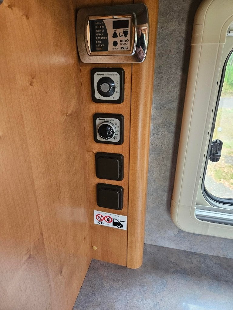 Foto 24 van Prachtige rapido 997 Mercedes automaat alle opties 2x airco.