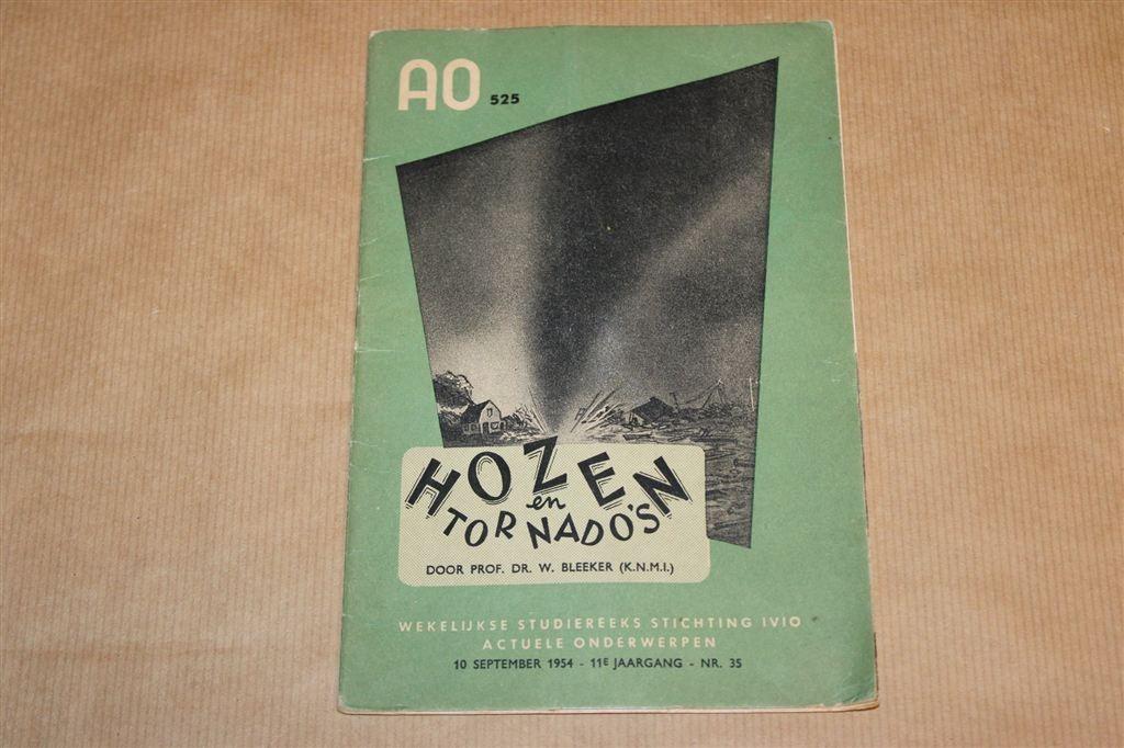 Vintage Boekje Hozen en Tornado\'s [1954] — W. Bleeker, Ophalen of Verzenden, Gelezen
