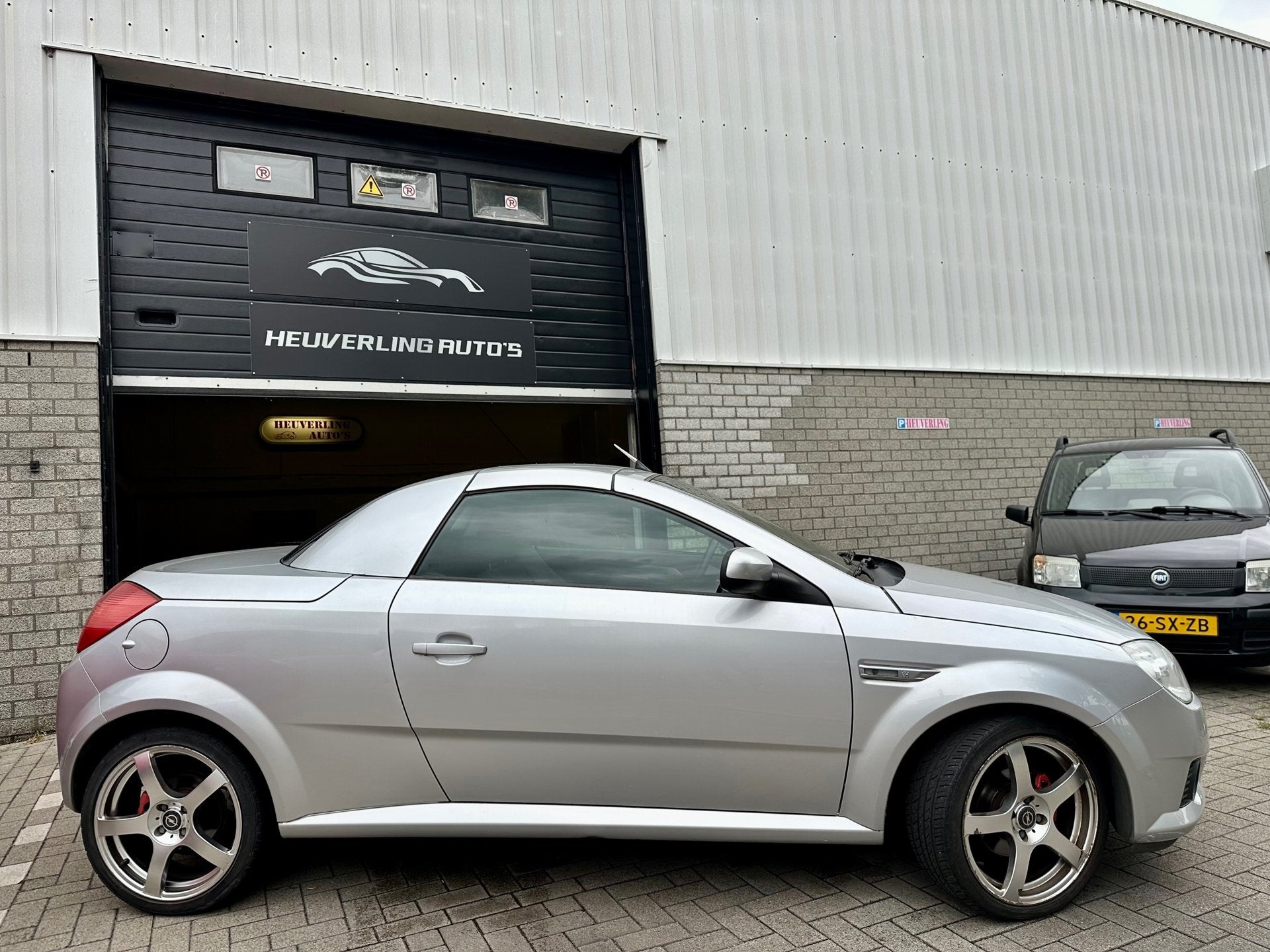 Opel Tigra TwinTop 1.8 - 16V Sport | Airco | LMV | Cabrio, Stoelverwarming, Gebruikt, Zwart, 4 cilinders