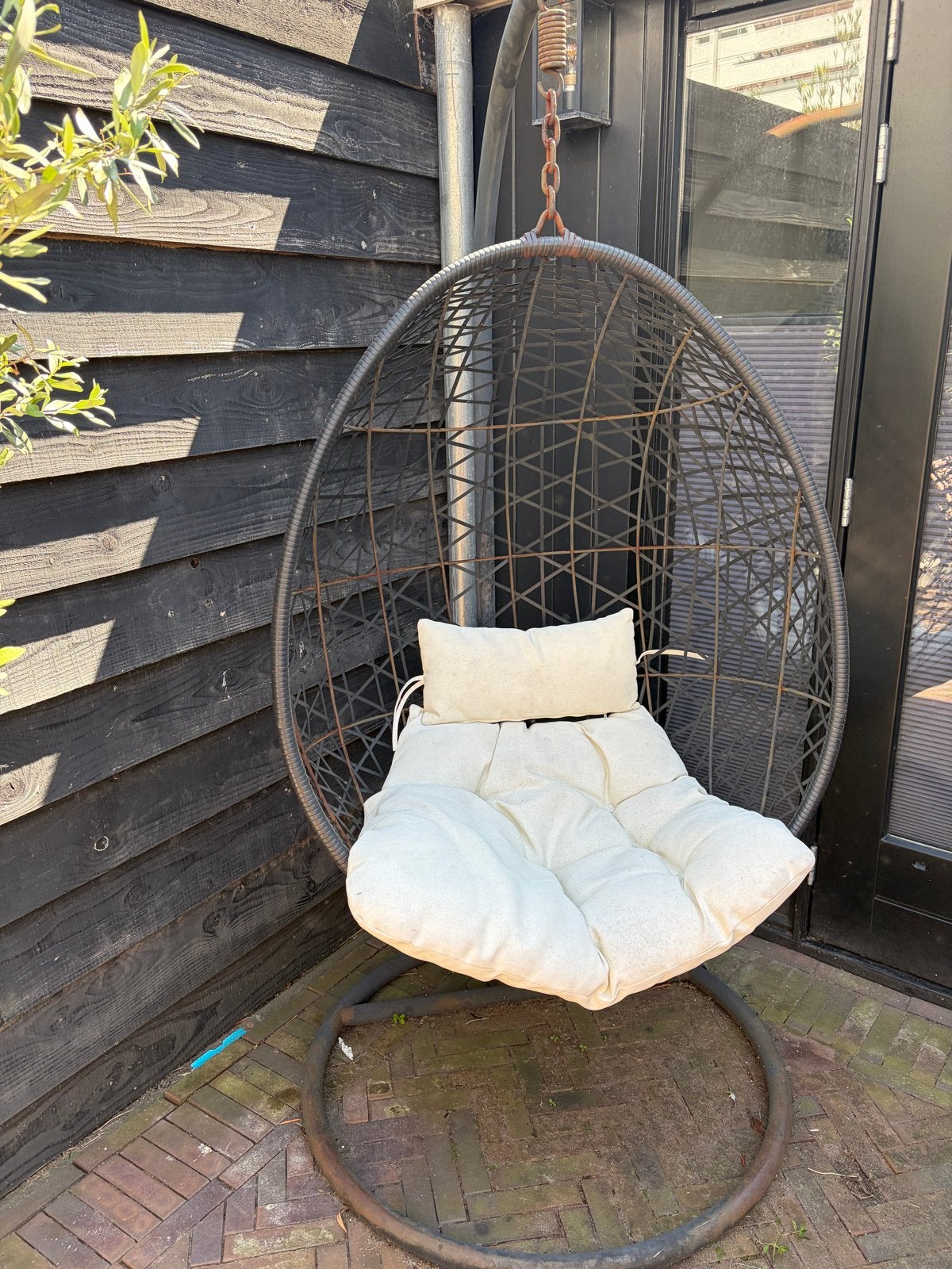 Comfortabele hangstoel met kussen - Zwart wicker, Ophalen, Gebruikt, Wicker