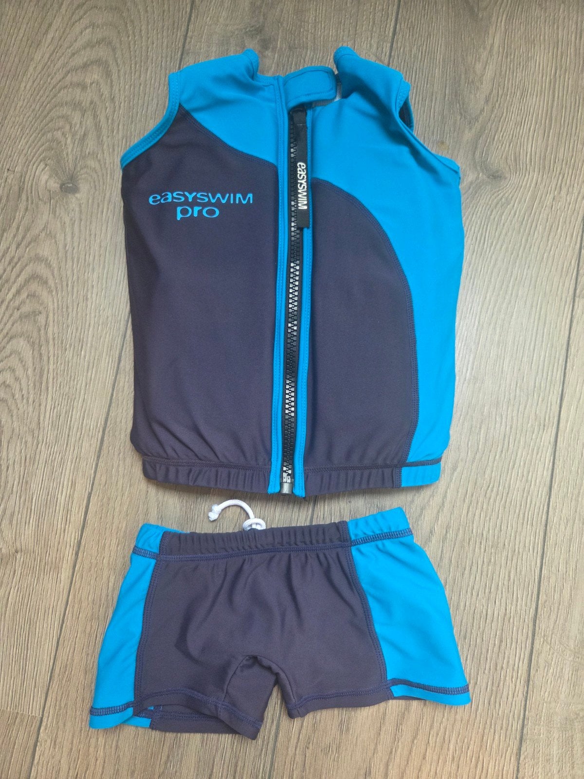 Als nieuw Easyswim Pro zwemvest en zwembroek maat M, Kinderen en Baby's, Kinderkleding | Kinder-zwemkleding, Jongen of Meisje