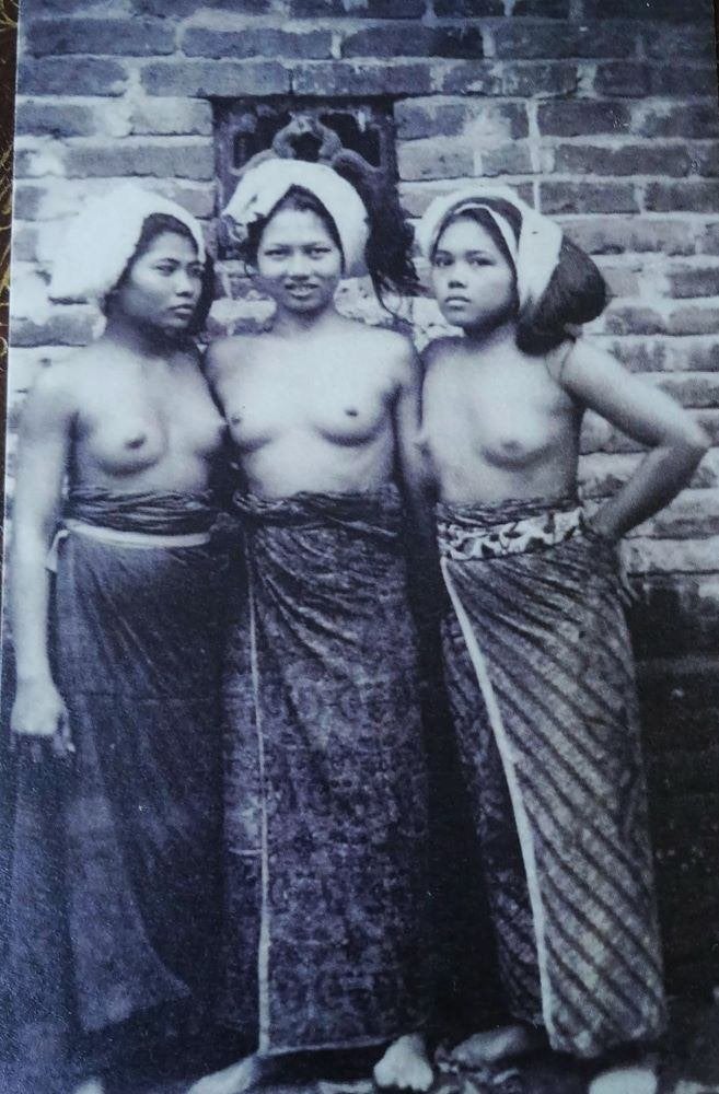 Nederlands Bali Jaren'30 Drie Balinese vrouwen in sarong, Ophalen of Verzenden, 1920 tot 1940, Ongelopen, Klederdracht