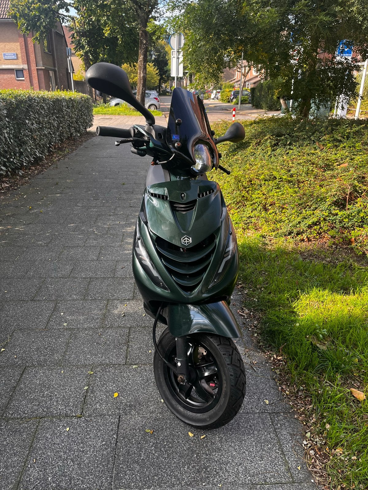 Piaggio Zip 4 takt donker groen met Fenom LED verlicting, Fietsen en Brommers, Ophalen, Gebruikt, Maximaal 45 km/u, Zip