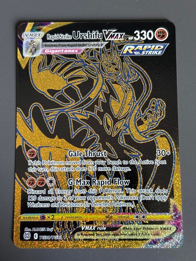 Pokémon Urshifu VMAX TG30, Ophalen of Verzenden, Zo goed als nieuw, Losse kaart, Foil
